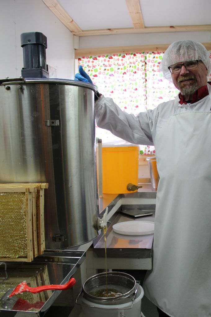 Launon hunaja..taatusti hyvää hunajaa. Sen takaa puhdas ja monipuolinen medenkeräys ympäristö ja tarkoitukseen sopivat modernit tilat.